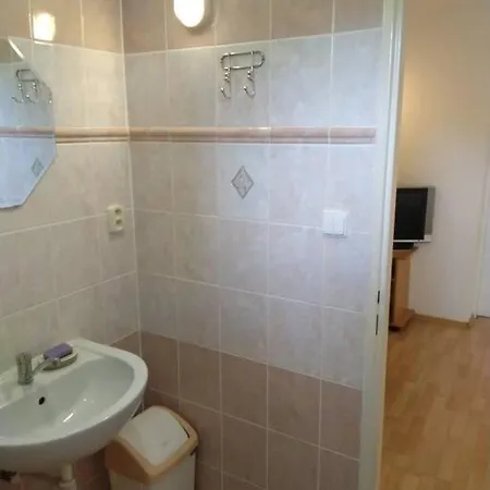 Hannah - Relax Dom Pod Orechom - 4i * Trávnica